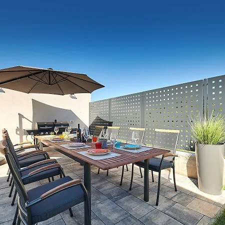 Top-villa Mit Grossem Pool, Billard, Kicker, Darts