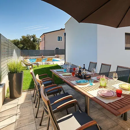 Top-villa Mit Grossem Pool, Billard, Kicker, Darts Semesterbostad *