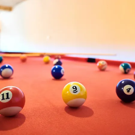 Top-villa Mit Grossem Pool, Billard, Kicker, Darts Semesterbostad