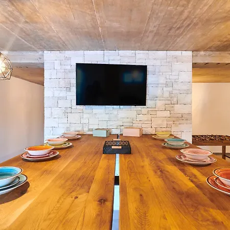 Top-villa Mit Grossem Pool, Billard, Kicker, Darts Kaštel