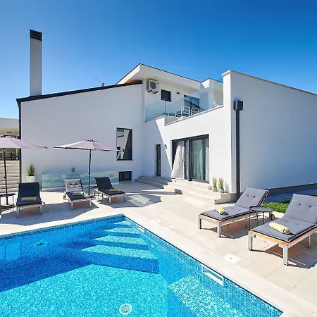 Top-villa Mit Grossem Pool, Billard, Kicker, Darts Vikendica *